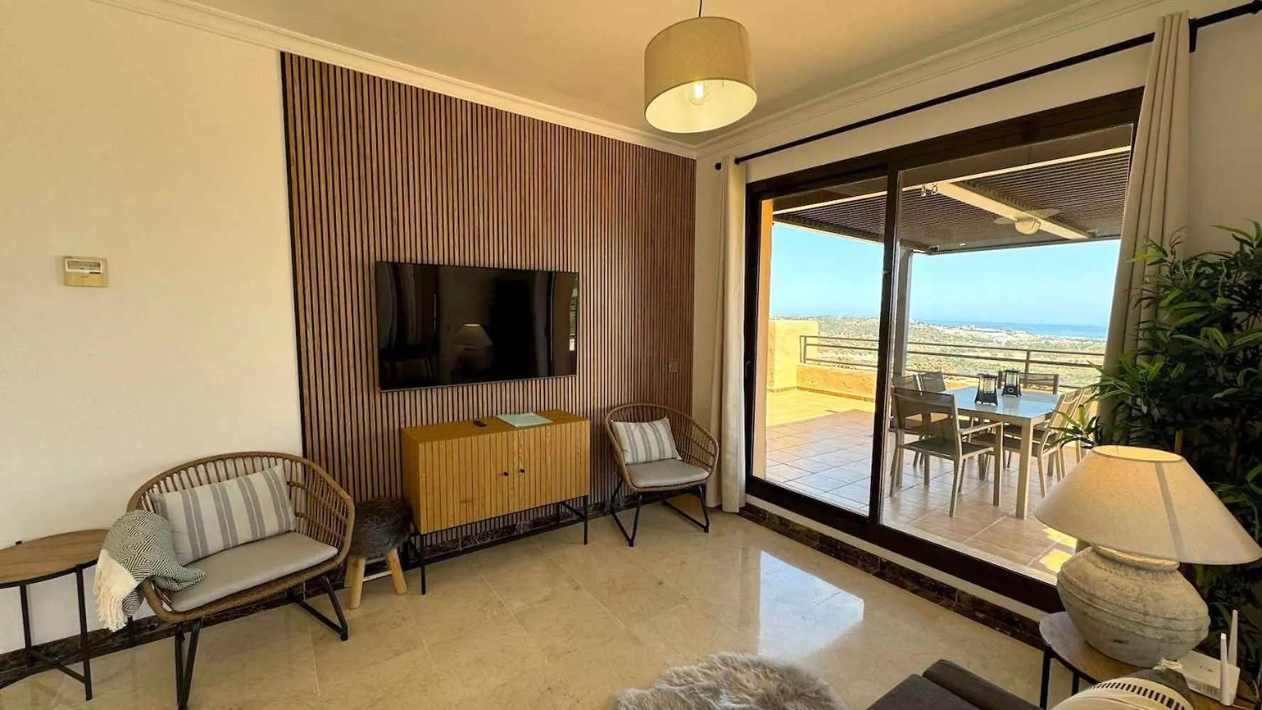 Apartamento Tranquil Hideaway With Sun-Drenched Ample Terrace Málaga España