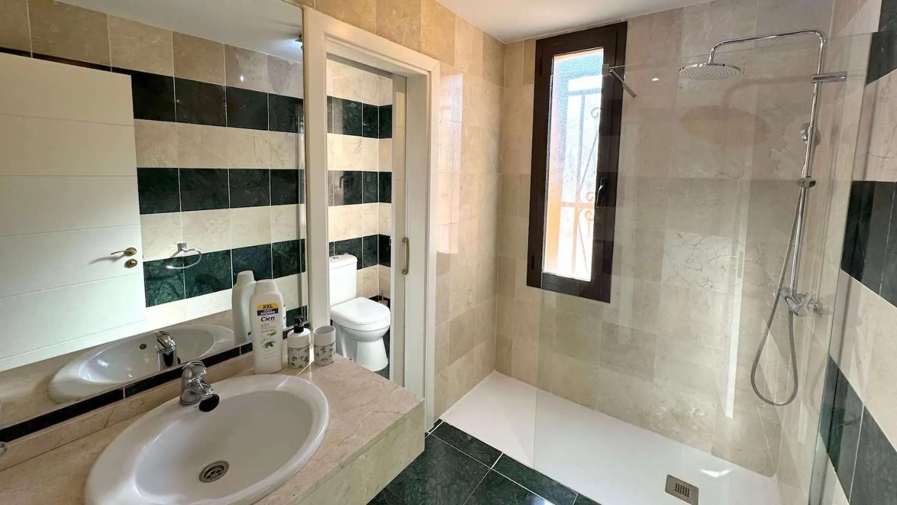 Apartamento Tranquil Hideaway With Sun-Drenched Ample Terrace Málaga 0*,  España