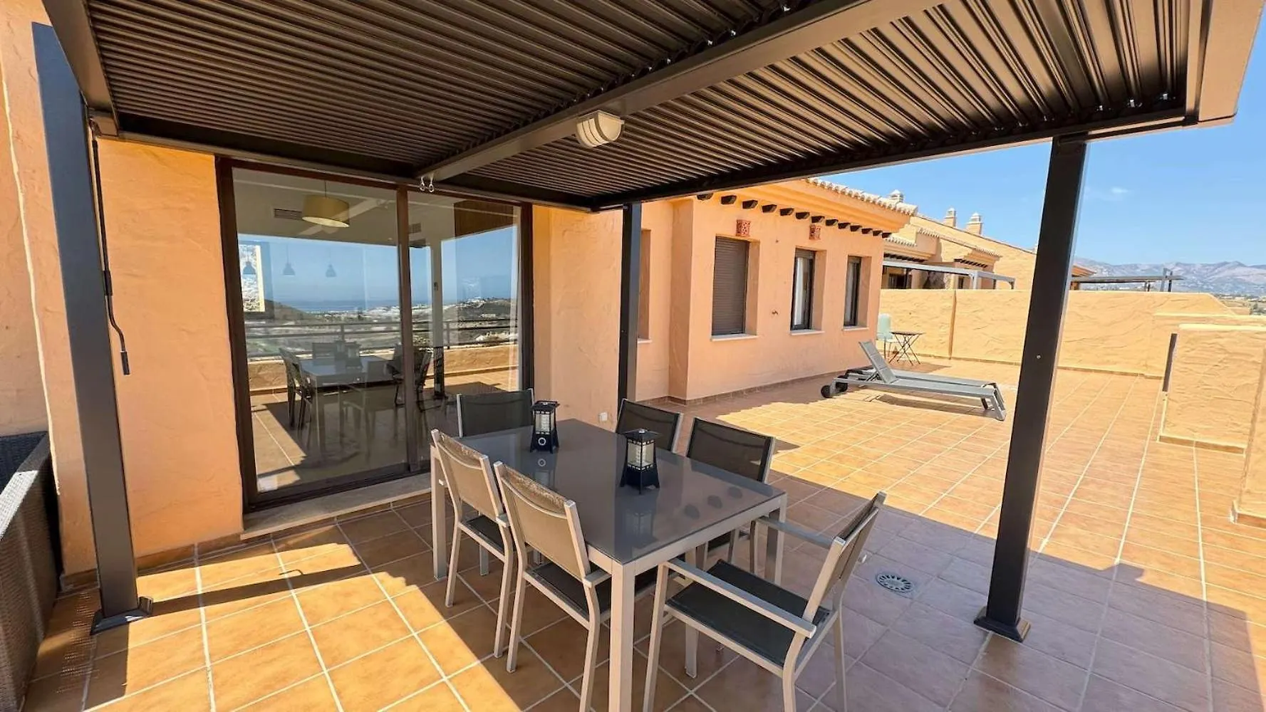 Tranquil Hideaway With Sun-Drenched Ample Terrace Apartment Malaga Spain