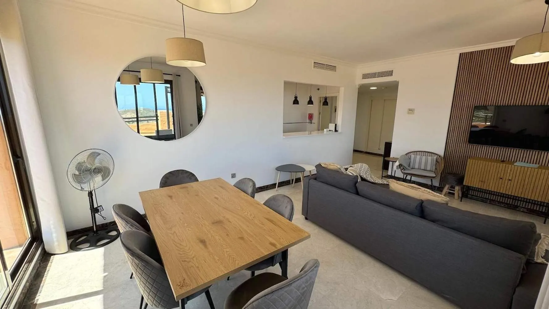 Tranquil Hideaway With Sun-Drenched Ample Terrace Apartment Malaga