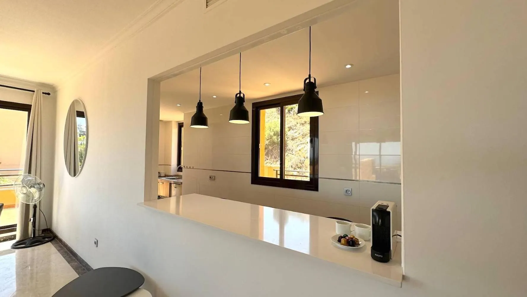 Tranquil Hideaway With Sun-Drenched Ample Terrace Apartment Malaga