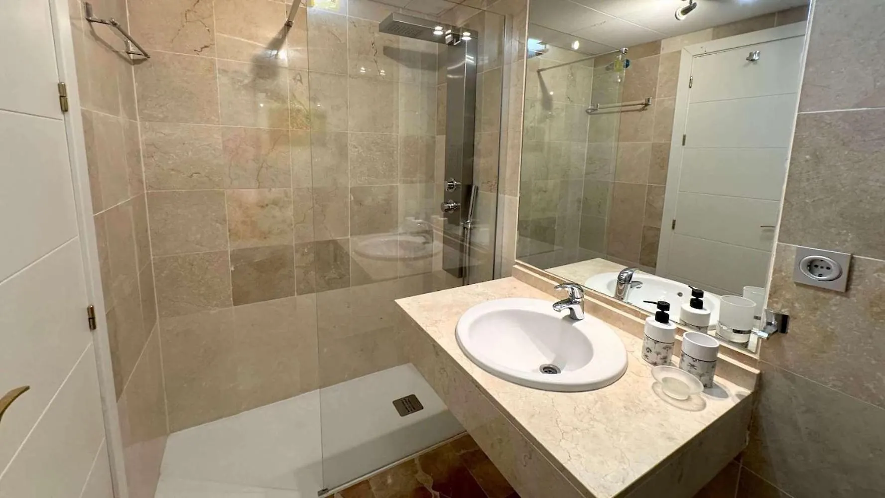 Tranquil Hideaway With Sun-Drenched Ample Terrace Apartment Malaga Spain