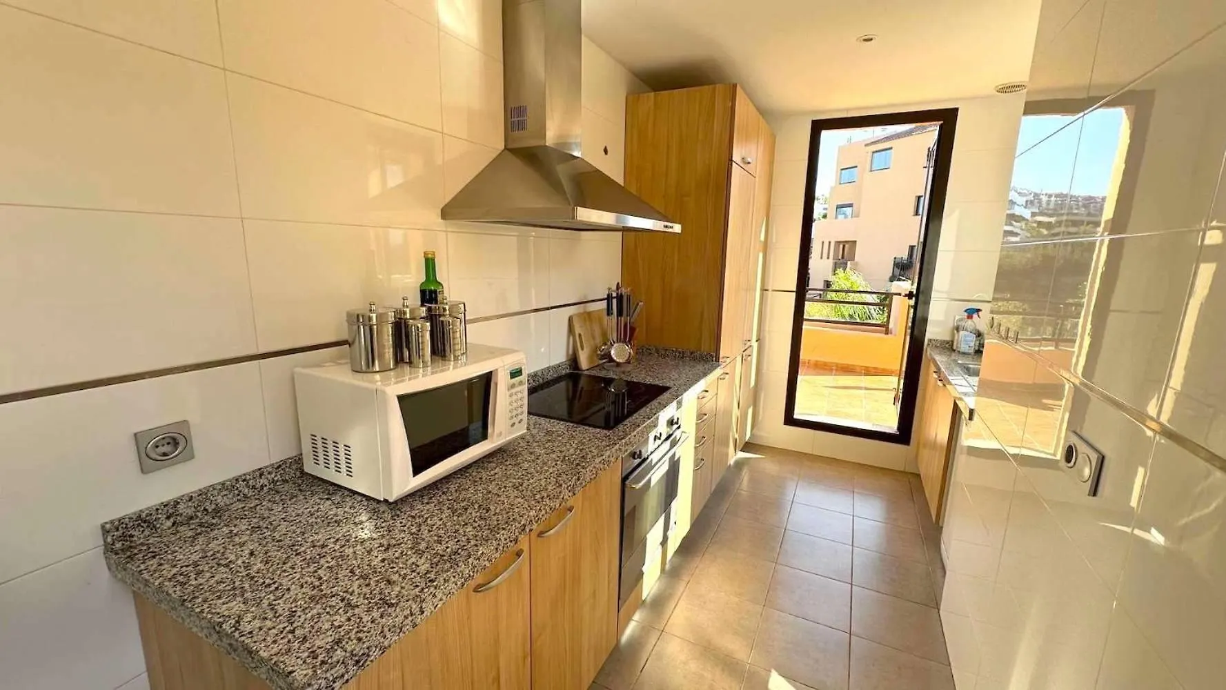 Tranquil Hideaway With Sun-Drenched Ample Terrace Apartment Malaga
