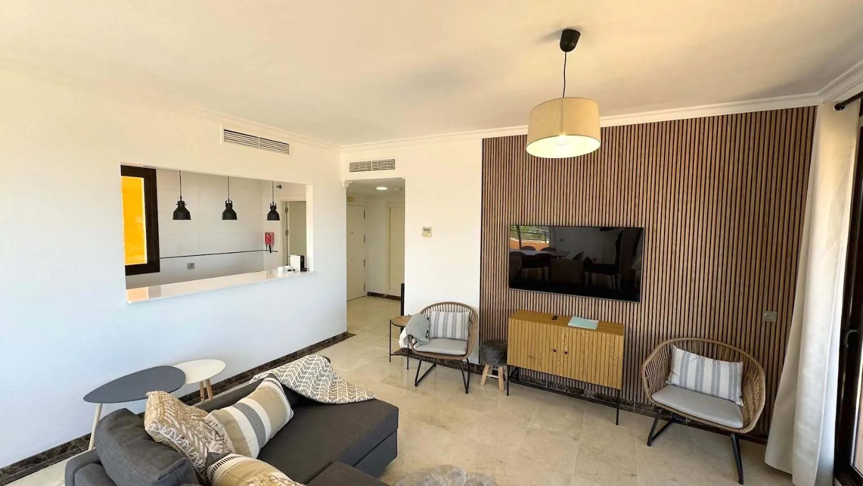 Tranquil Hideaway With Sun-Drenched Ample Terrace Apartment Malaga
