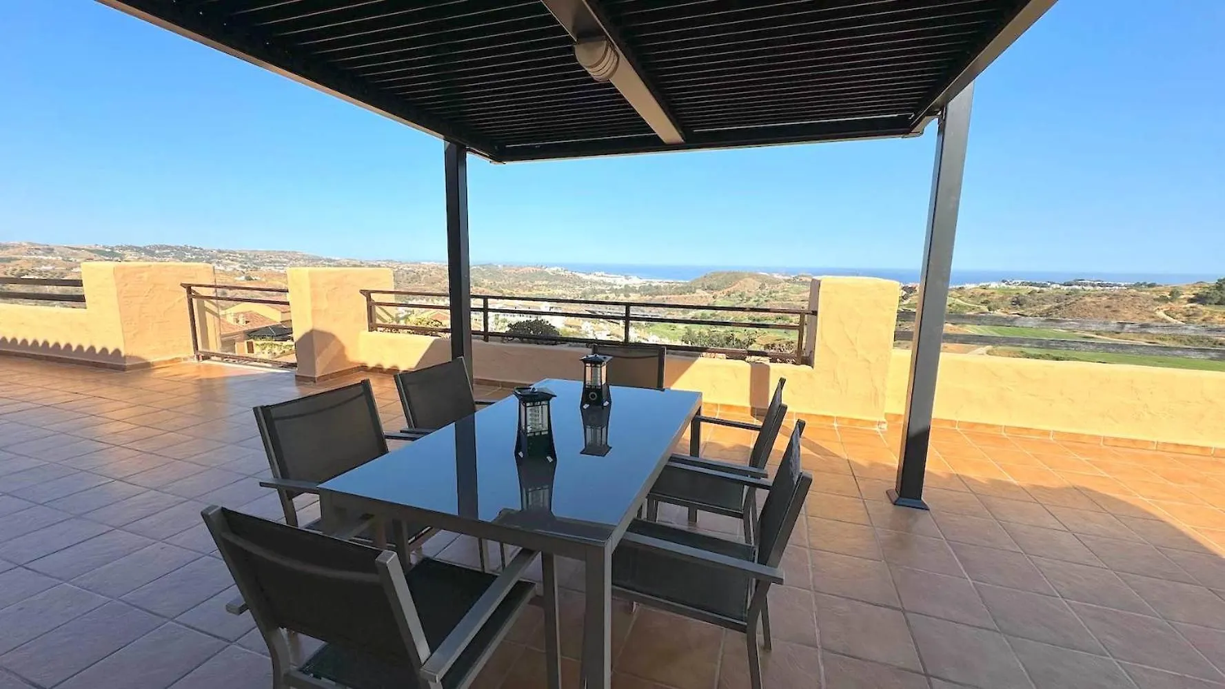 Tranquil Hideaway With Sun-Drenched Ample Terrace Apartment Malaga Spain