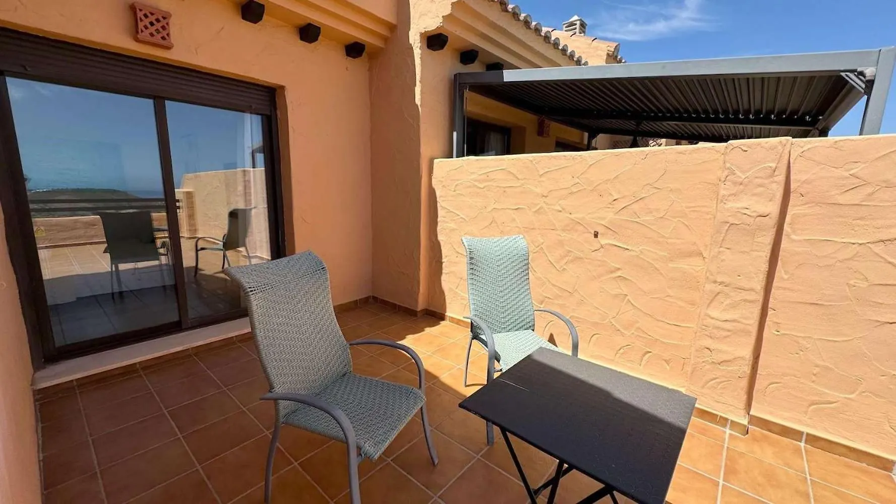 Tranquil Hideaway With Sun-Drenched Ample Terrace Apartment Malaga