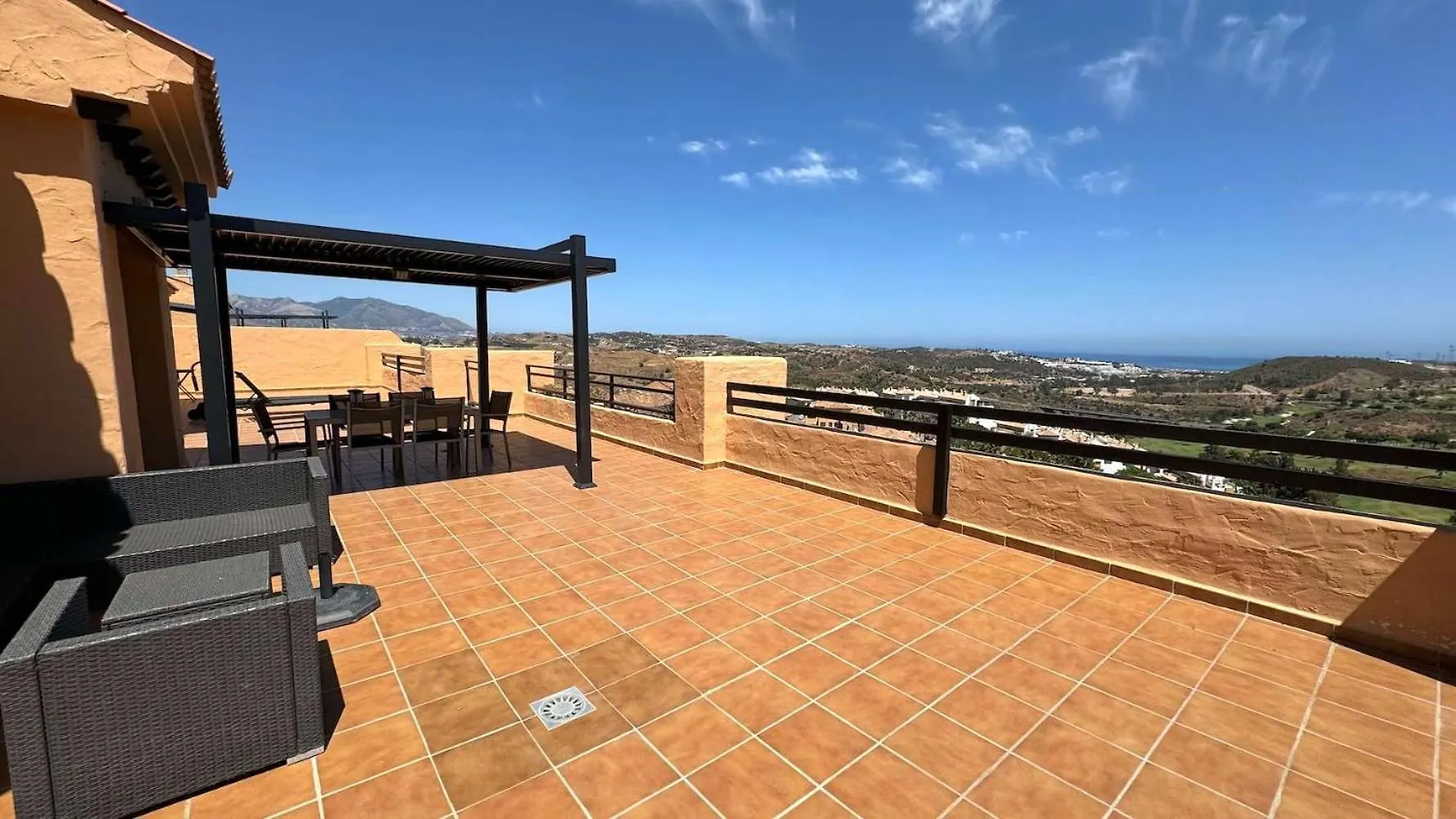 Tranquil Hideaway With Sun-Drenched Ample Terrace Apartment Malaga 0*,  Spain