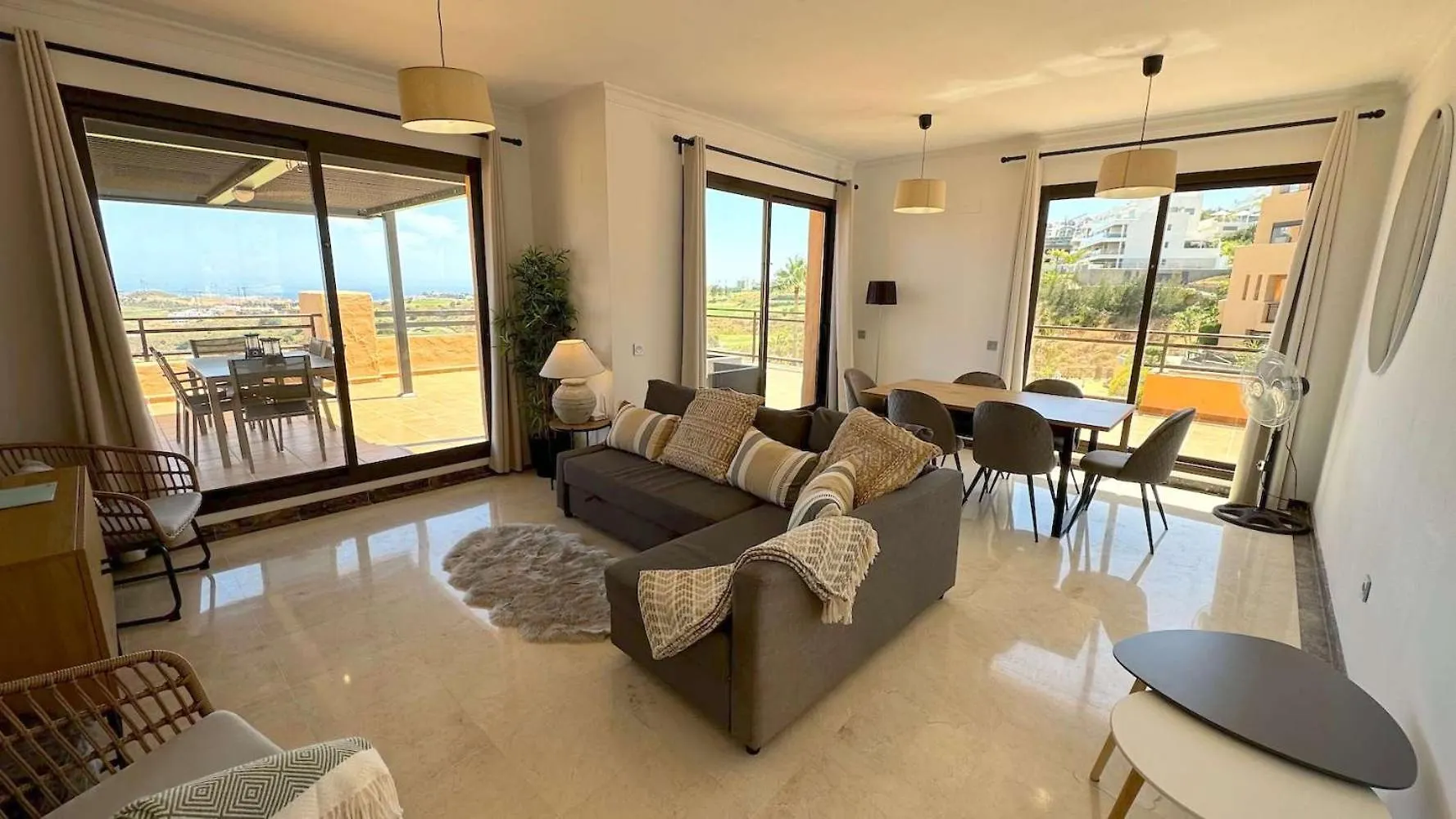 Tranquil Hideaway With Sun-Drenched Ample Terrace Apartment Malaga