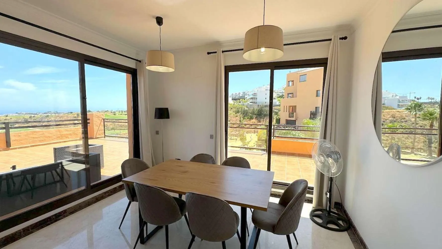 Tranquil Hideaway With Sun-Drenched Ample Terrace Apartment Malaga